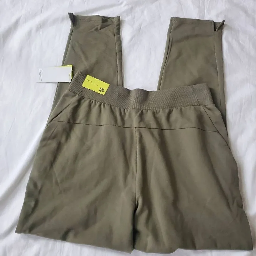NWT All in Motion green highrise taper pant Medium